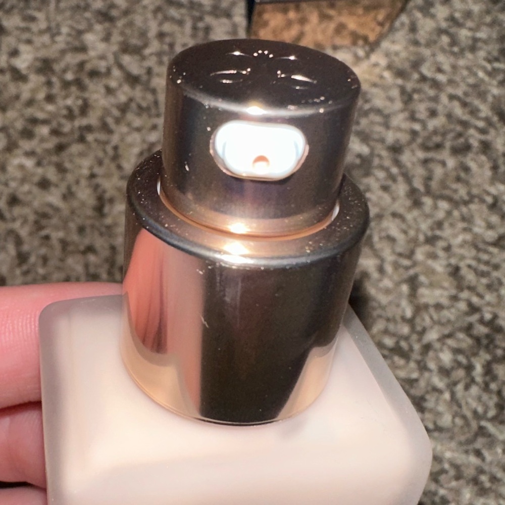 Anastasia Beverly Hills Impeccable Blurring Foundation - 00N Cream Foundation - Picture 12 of 14